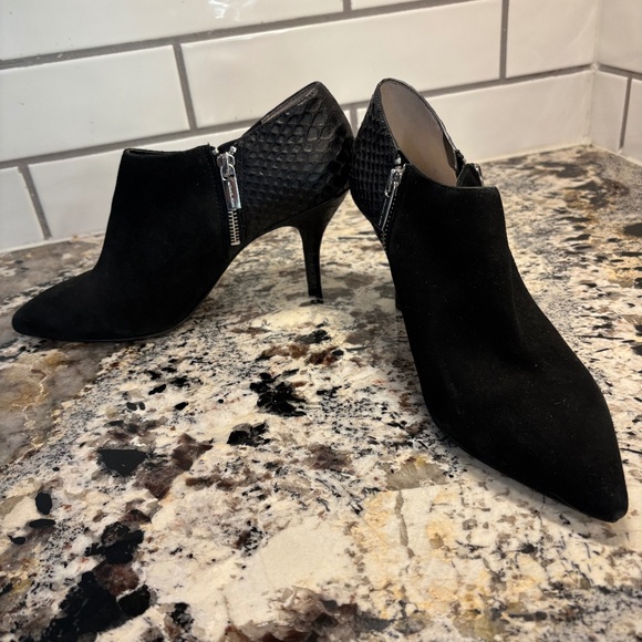 MICHAEL Michael Kors Clara Mid Booties. - Picture 3 of 15